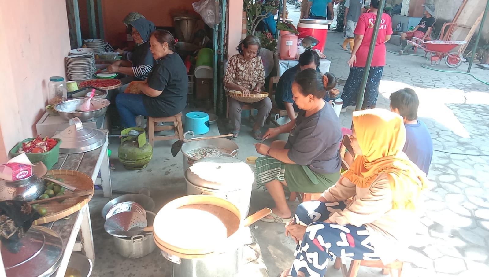 Aksi Nyata Semangat Memasak Para Ibu-ibu, Warnai TMMD Sengkuyung Tahap III TA 2026 Kodim 0735 Surakarta